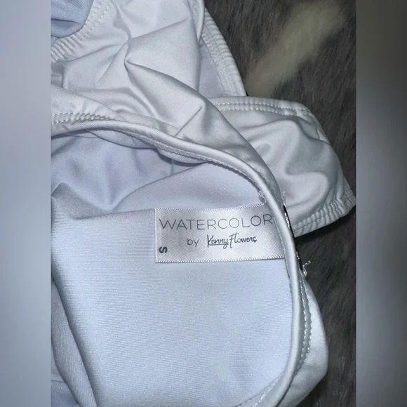 Kenny Flowers White and Black One Piece Swimsuit with Toucan Design sz small - Picture 4 of 5